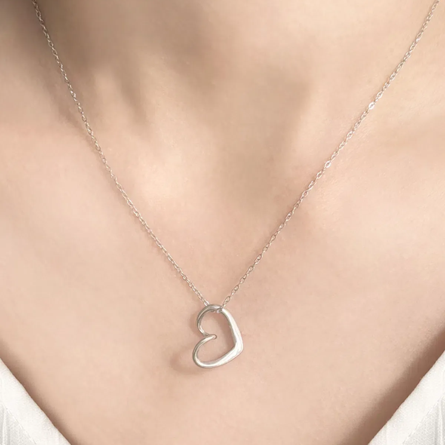 Колье с миниатюрной подвеской-сердечком из хирургической стали