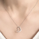 Колье с миниатюрной подвеской-сердечком из хирургической стали