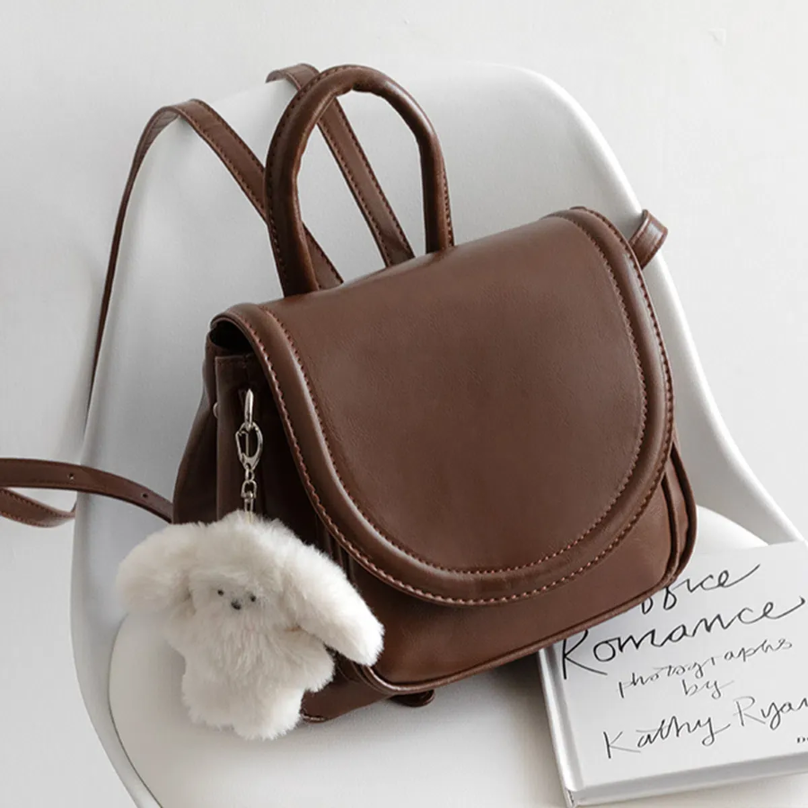 Classic Round Flap Mini Backpack — элегантный рюкзак с округлым клапаном в классическом стиле