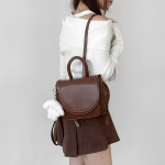 Classic Round Flap Mini Backpack — элегантный рюкзак с округлым клапаном в классическом стиле