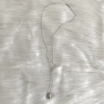 Серебристое колье с удлинённой подвеской из хирургической стали