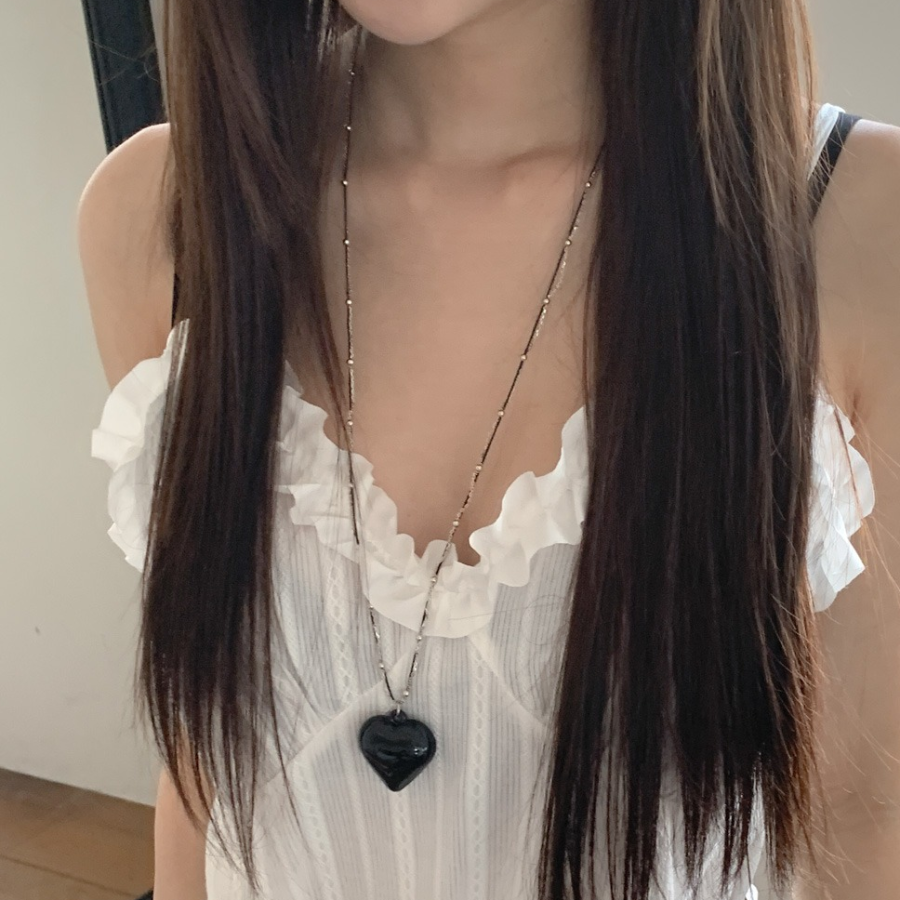 Двухслойное колье с крупным акриловым сердцем