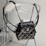Luvin Chain Quilted Enamel Mini Backpack — глянцевый акцент с изысканным шиком