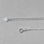 Серебряное колье из скрученной цепочки с шариками