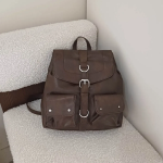 Leather Pocket Square Backpack — структурированный рюкзак с кожаными акцентами для активных будней и поездок