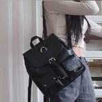 Leather Pocket Square Backpack — структурированный рюкзак с кожаными акцентами для активных будней и поездок