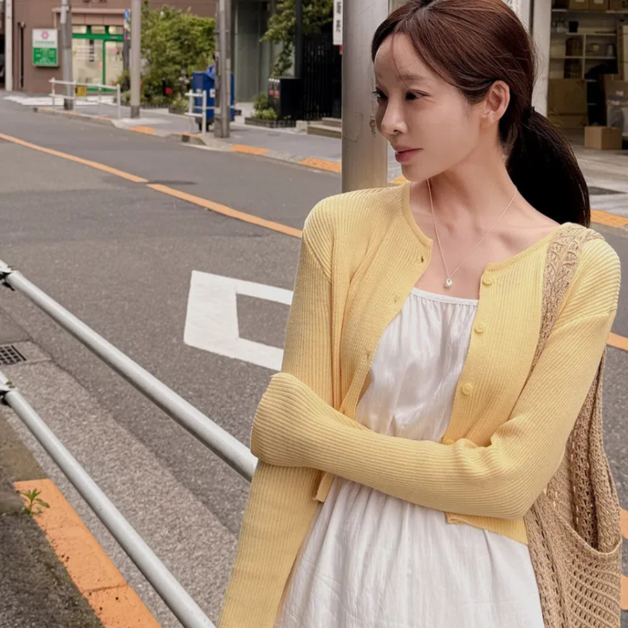 Колье с подвеской в виде серебристого шара и регулируемым шнурком