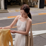 Колье с подвеской в виде серебристого шара и регулируемым шнурком