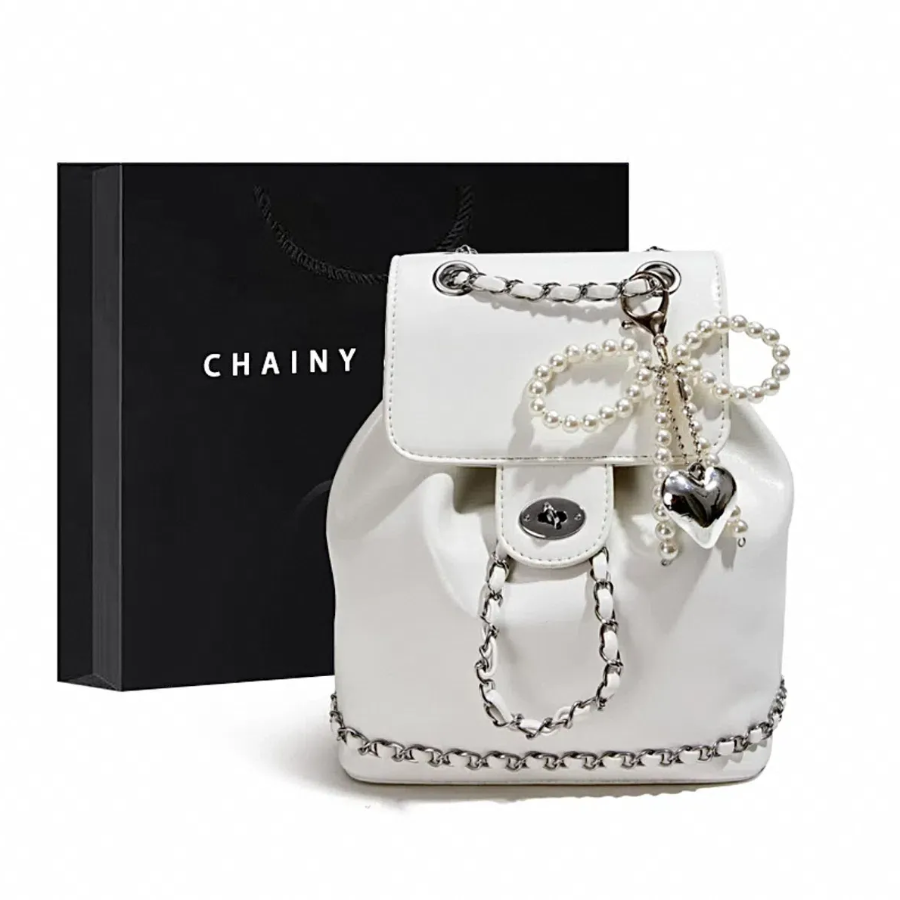 Ribbon Charm Chain Backpack — мини-рюкзак с цепочкой и декоративным бантом для романтичных повседневных образов
