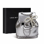 Ribbon Charm Chain Backpack — мини-рюкзак с цепочкой и декоративным бантом для романтичных повседневных образов