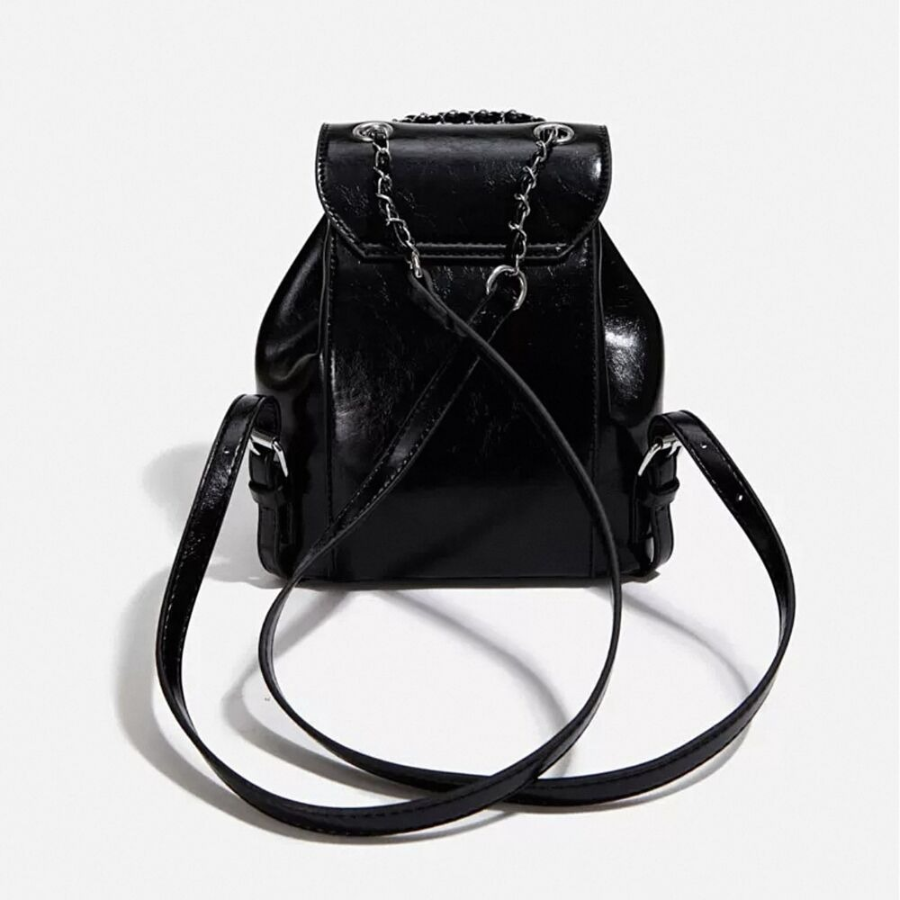 Ribbon Charm Chain Backpack — мини-рюкзак с цепочкой и декоративным бантом для романтичных повседневных образов