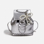 Ribbon Charm Chain Backpack — мини-рюкзак с цепочкой и декоративным бантом для романтичных повседневных образов