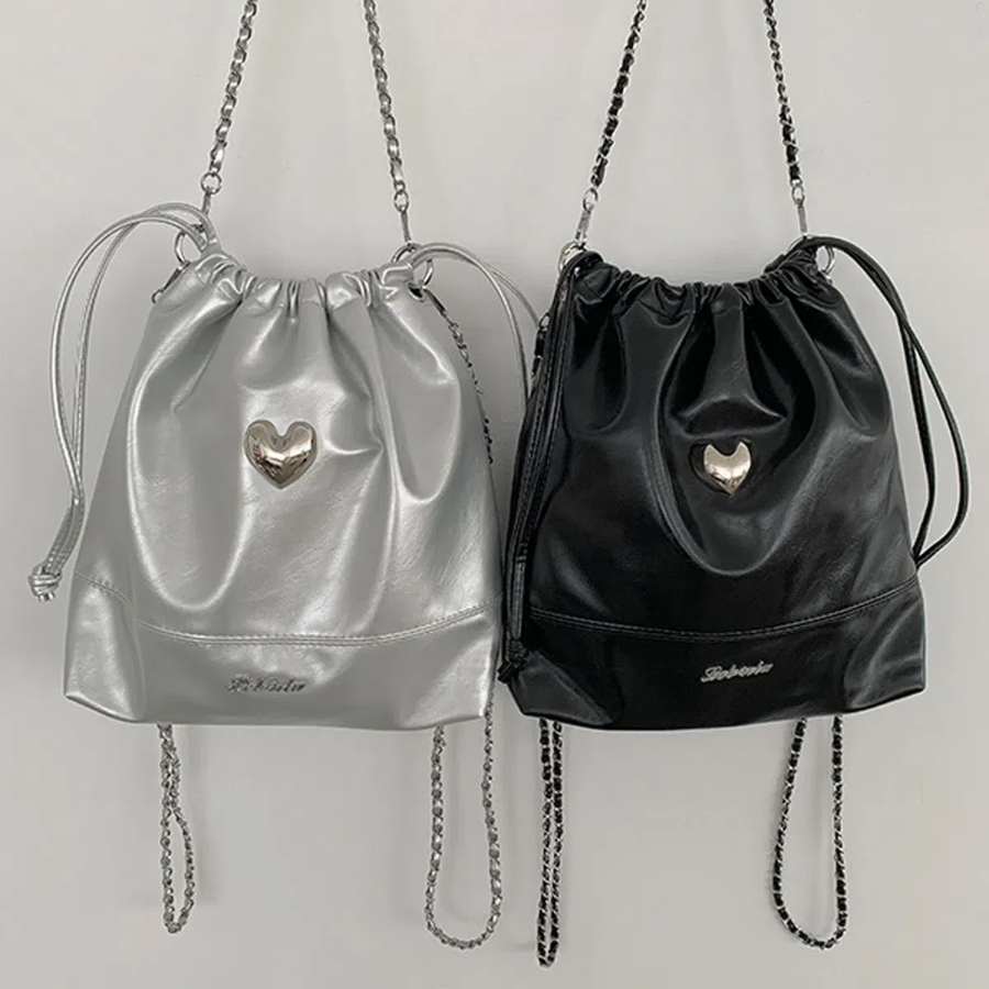 3-Way Glossy Silver Big Heart Bucket Bag — глянцевый акцент с романтичным характером