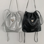 3-Way Glossy Silver Big Heart Bucket Bag — глянцевый акцент с романтичным характером