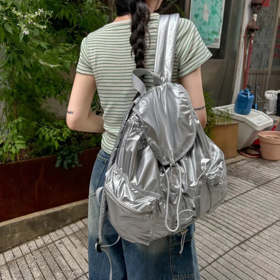 Glossy Drawstring Backpack with Dual Pockets — глянцевый рюкзак-мешок для ярких будней