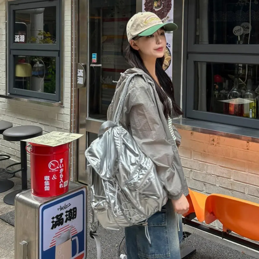 Glossy Drawstring Backpack with Dual Pockets — глянцевый рюкзак-мешок для ярких будней