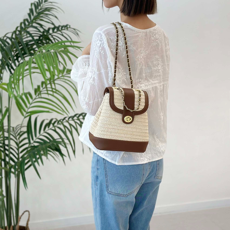 High-Quality Rattan Chain Mini Backpack — плетёный акцент с городским шиком