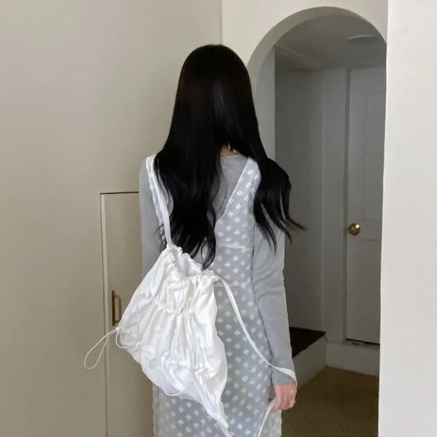 String Eco Shirring Backpack — лёгкий Y2K-акцент в повседневном стиле