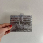 Silver Snap Button Cowhide Card Wallet — минимализм и премиальное исполнение