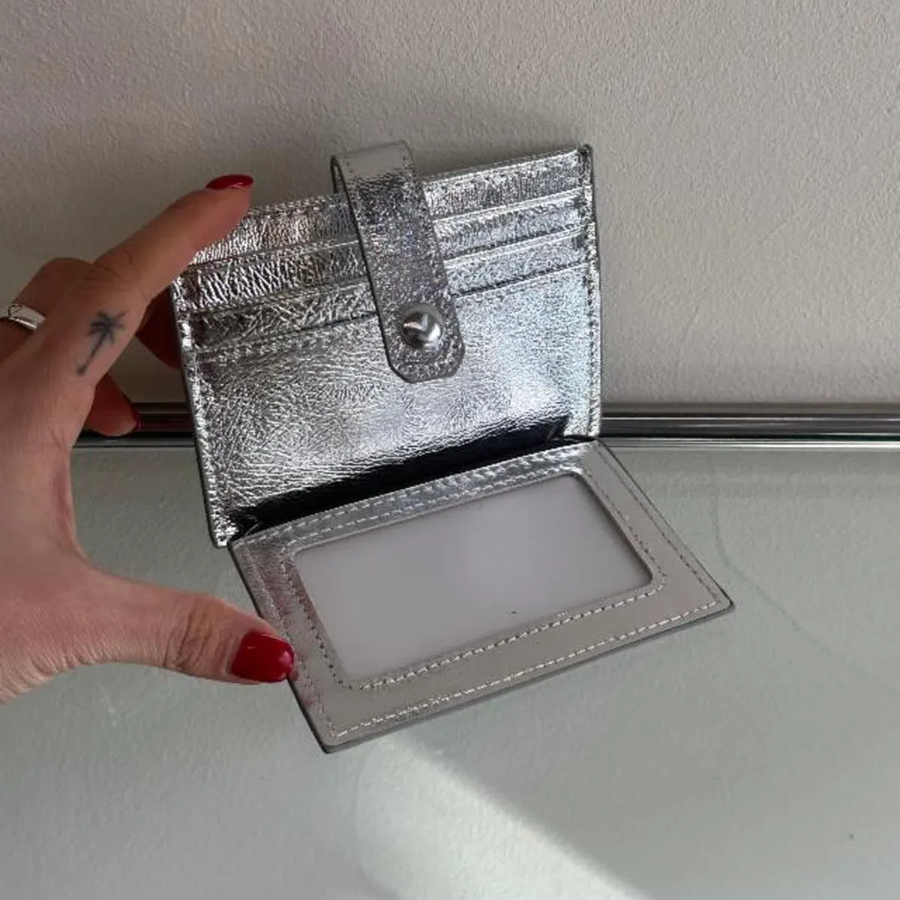 Silver Snap Button Cowhide Card Wallet — минимализм и премиальное исполнение
