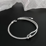 Серебристый браслет с двойной цепочкой в лаконичном дизайне