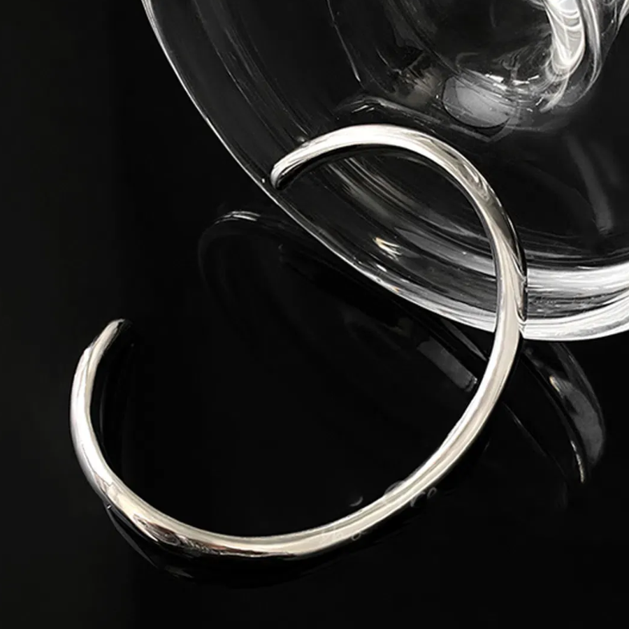 Серебристый браслет-кафф с открытым кольцом