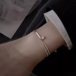 Серебряный браслет с двойной цепочкой и кубиком