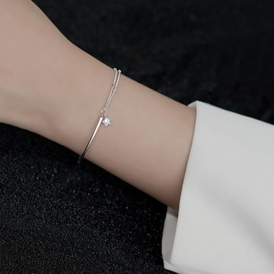 Серебряный браслет с двойной цепочкой и кубиком