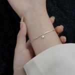 Серебряный браслет с двойной цепочкой и кубиком