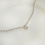 Серебряный браслет с овальными бусинами и объёмным сердцем