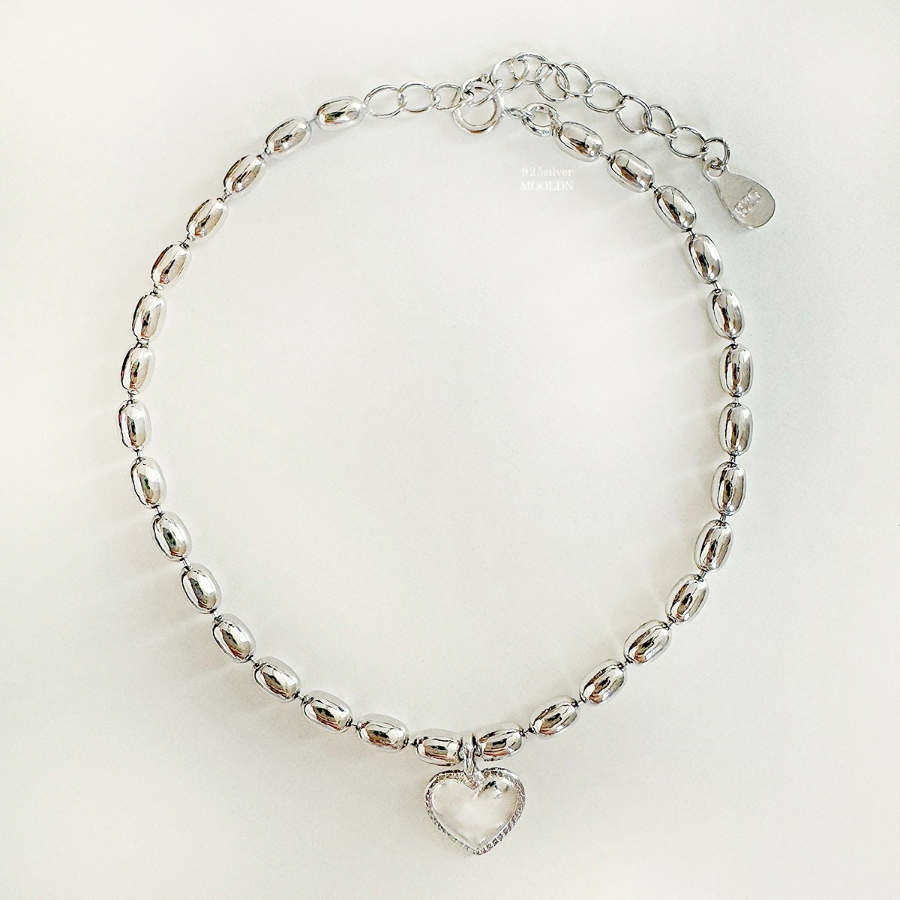 Серебряный браслет с овальными бусинами и объёмным сердцем