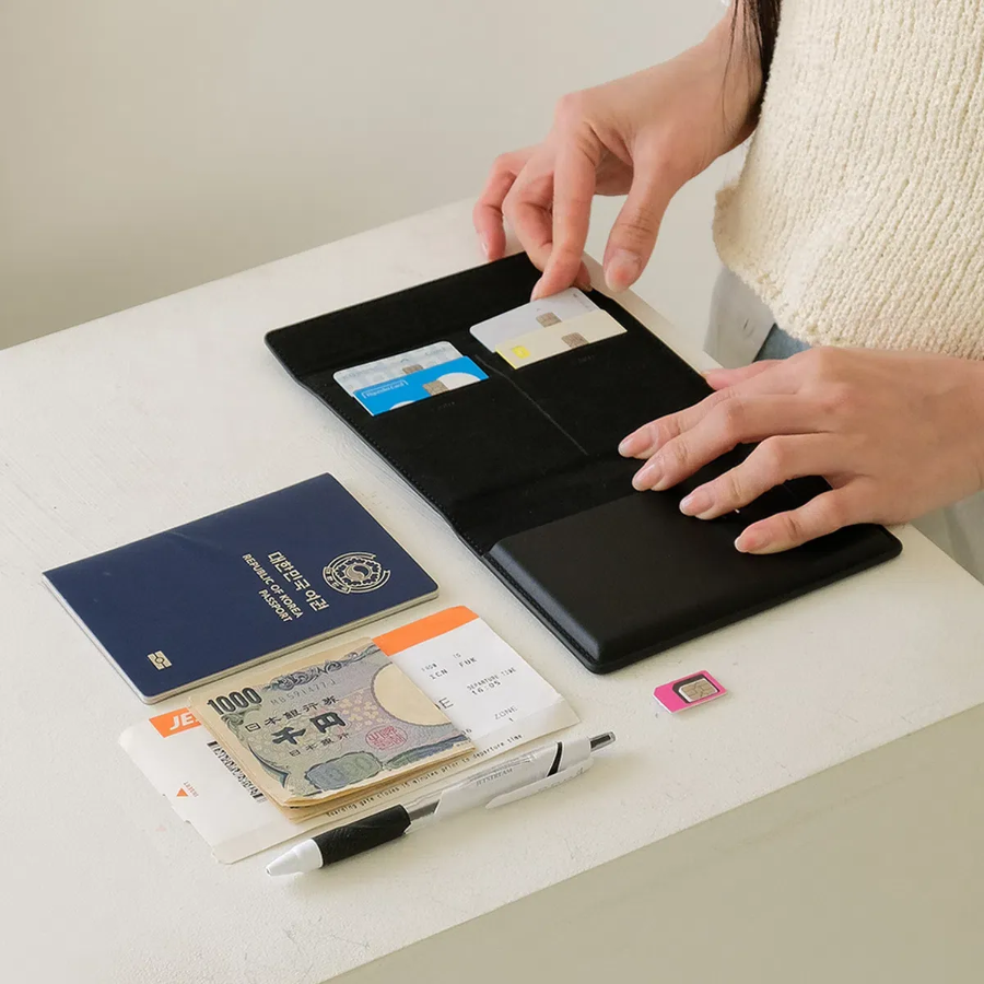 All-in-One Travel Passport Case — всё под рукой в одной обложке