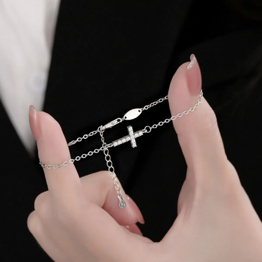 Серебристый браслет с крестом и кристаллами на тонкой цепочке