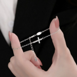 Серебристый браслет с крестом и кристаллами на тонкой цепочке