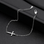 Серебристый браслет с крестом и кристаллами на тонкой цепочке