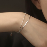 Браслет с мягкой цепочкой и двойной тонкой змейкой