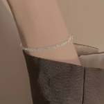 Серебристый браслет с тонкой скрученной цепочкой