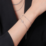 Серебристый браслет с двойным кругом и серебряными бусинами