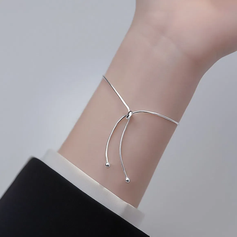 Серебряный браслет с подвесками и тонкой цепочкой змейка