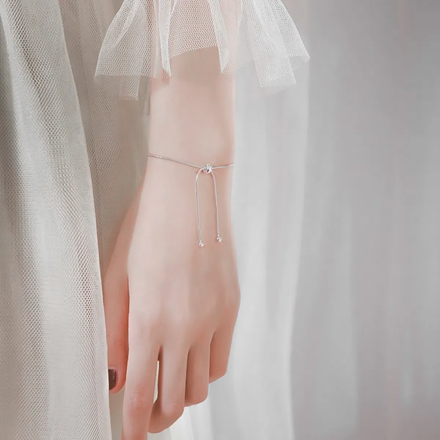 Серебряный браслет с подвесками и тонкой цепочкой змейка