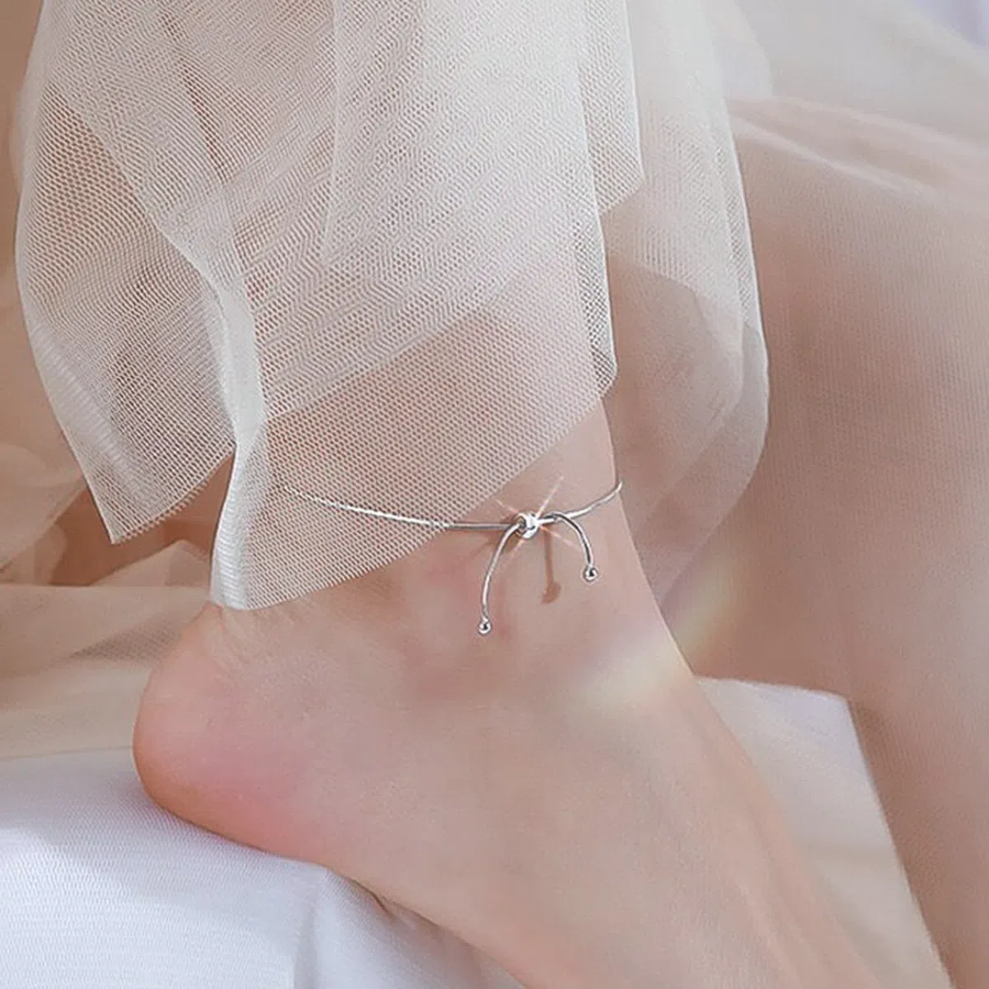 Серебряный браслет с подвесками и тонкой цепочкой змейка