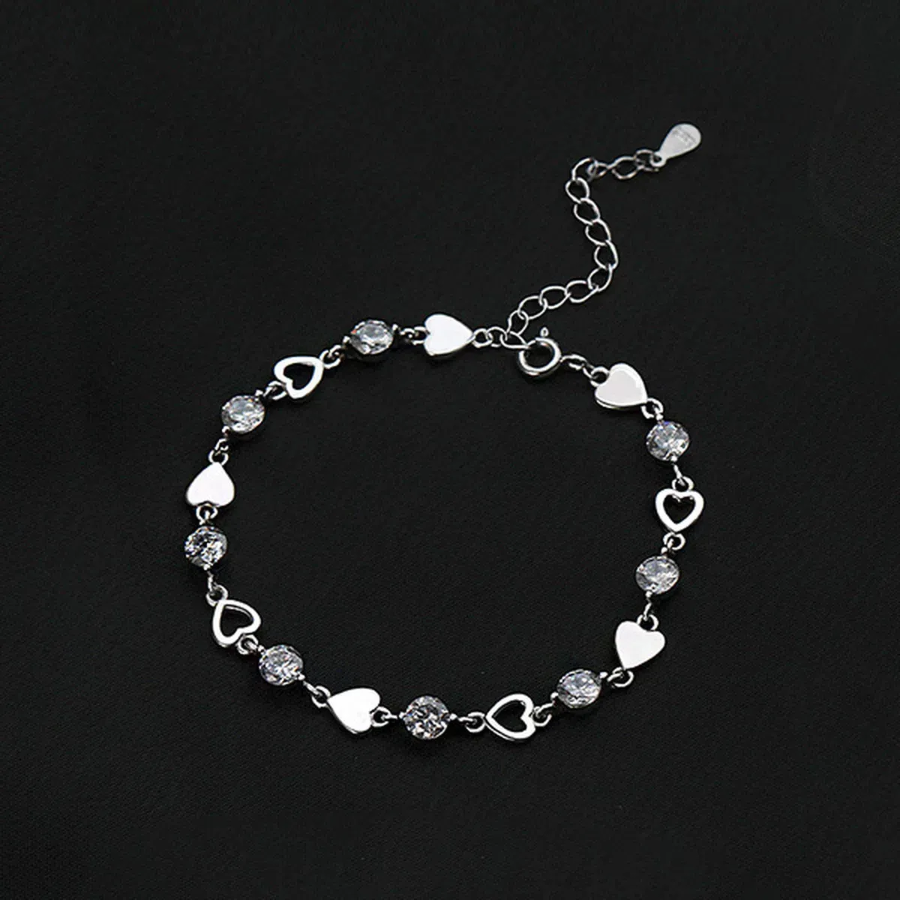 Серебряный браслет с кристаллом в форме сердца