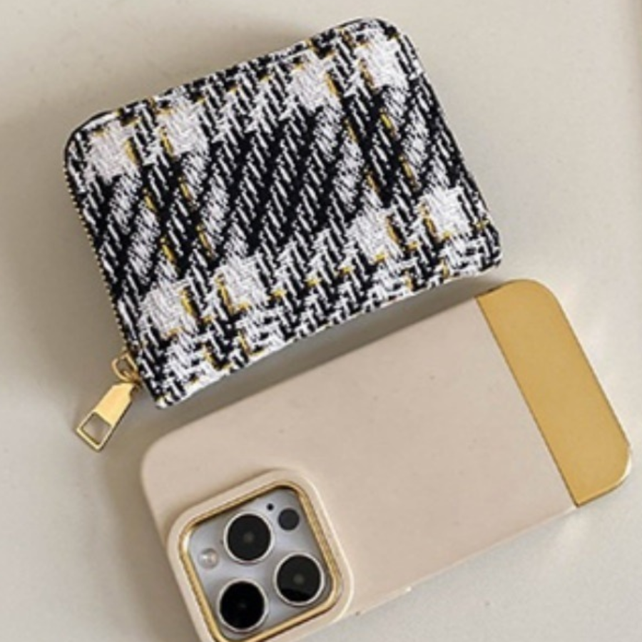 Tweed Check Zipper Wallet — уютный акцент в повседневном стиле