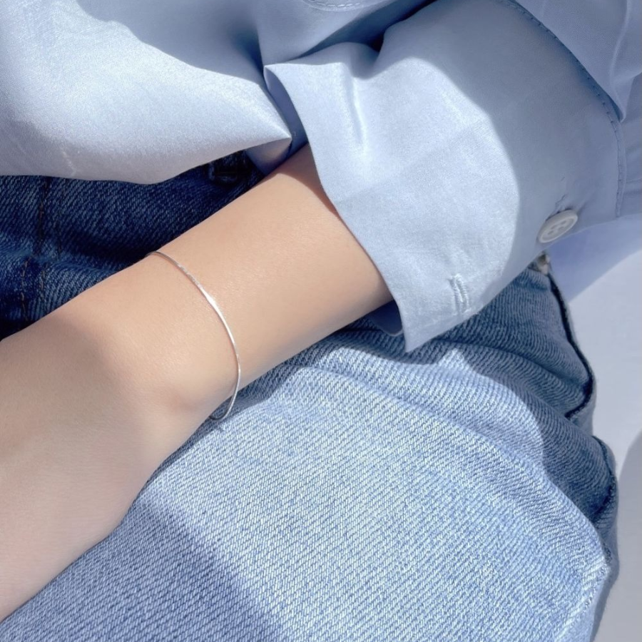 Серебряный браслет с одной цепочкой-змейкой