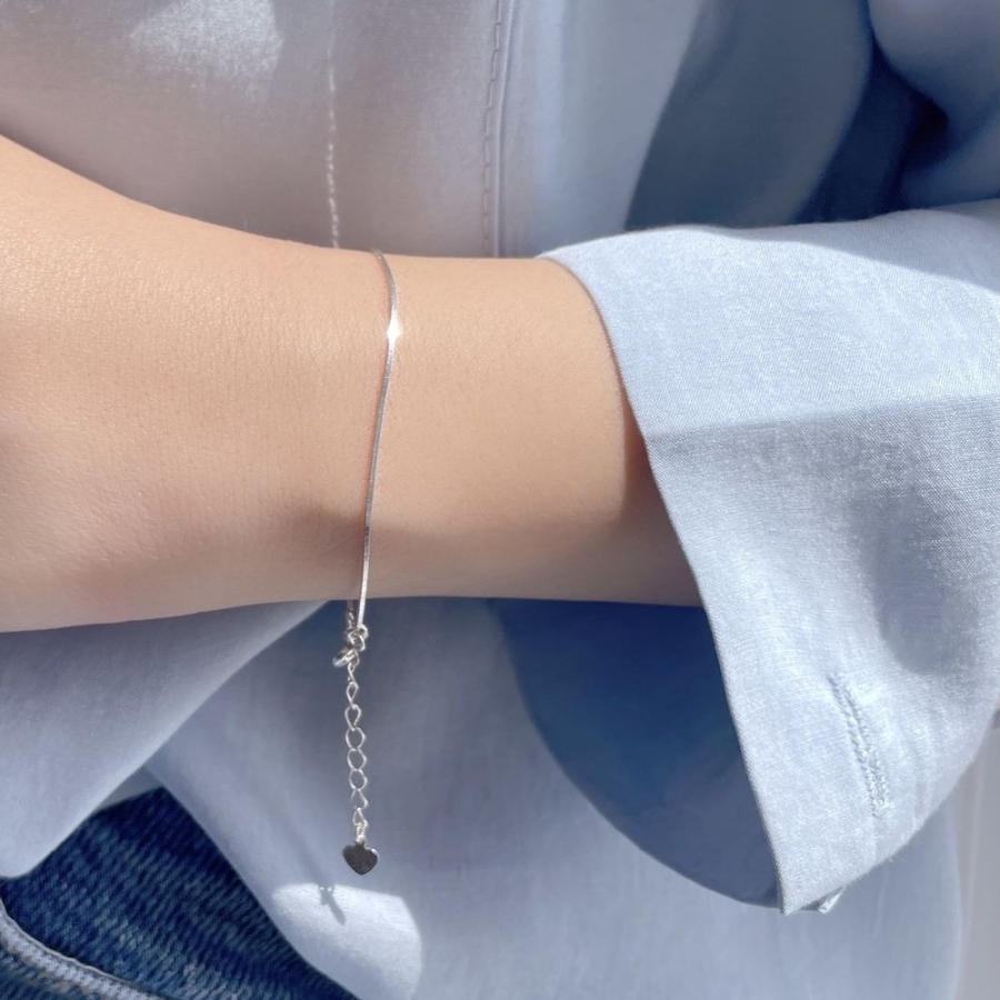 Серебряный браслет с одной цепочкой-змейкой