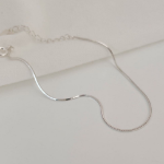 Серебряный браслет с одной цепочкой-змейкой