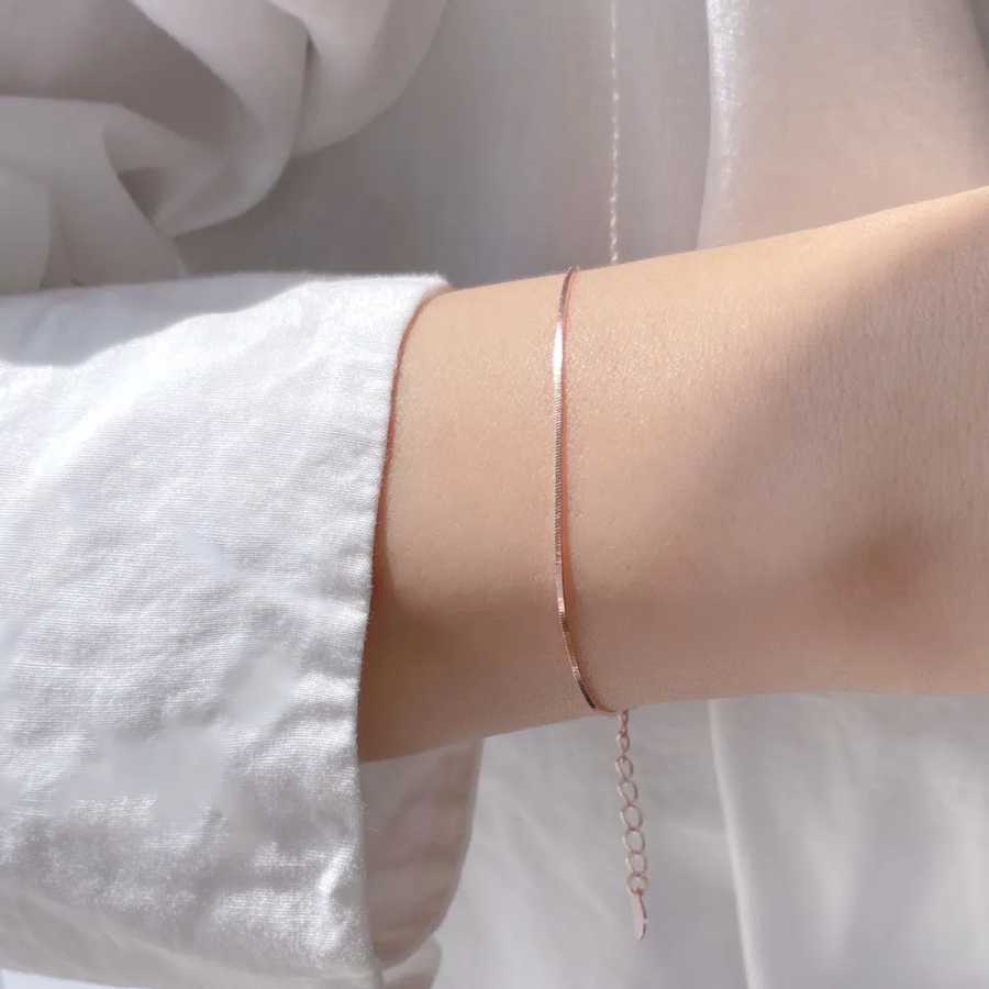 Серебряный браслет с одной цепочкой-змейкой