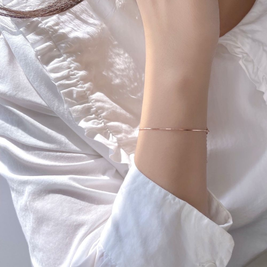 Серебряный браслет с одной цепочкой-змейкой