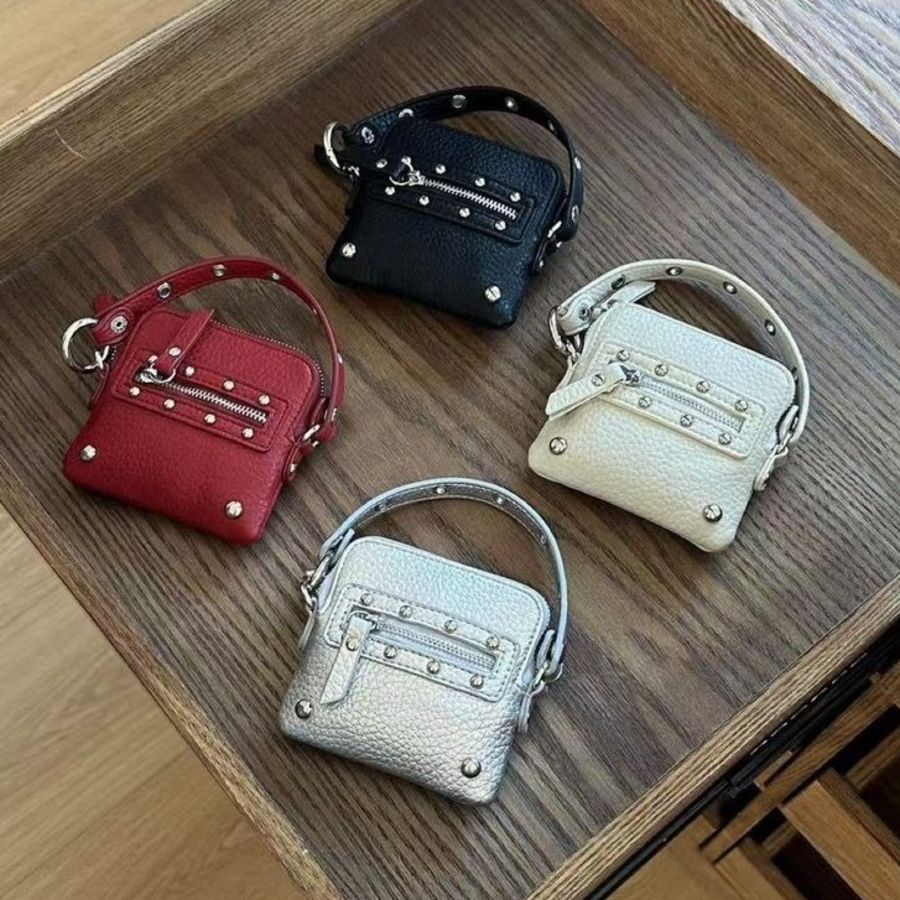 Chain Hearts Mini Crossbag — стильный акцент с романтичным настроением