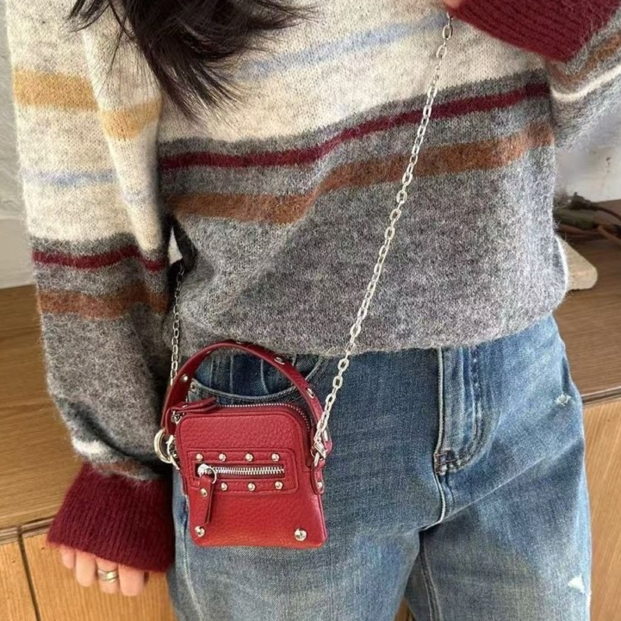 Chain Hearts Mini Crossbag — стильный акцент с романтичным настроением